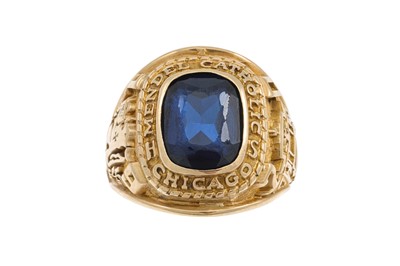 Lot 81 - A 10CT GOLD AMERICAN COLLEGE RING, set with...