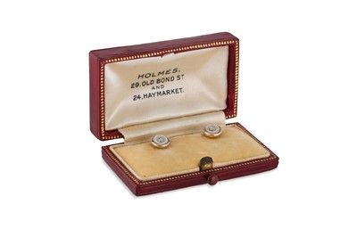 Lot 356 - A SET OF CASED VINTAGE COLLAR STUDS, diamond...