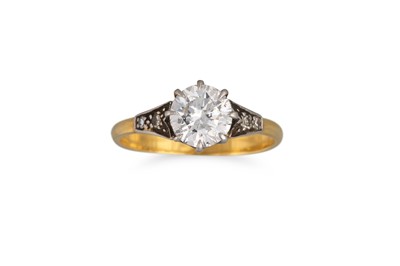 Lot 287 - AN ANTIQUE SOLITAIRE DAIMOND RING, the old cut...