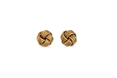 Lot 29 - A PAIR OF GOLD KNOT EARRINGS