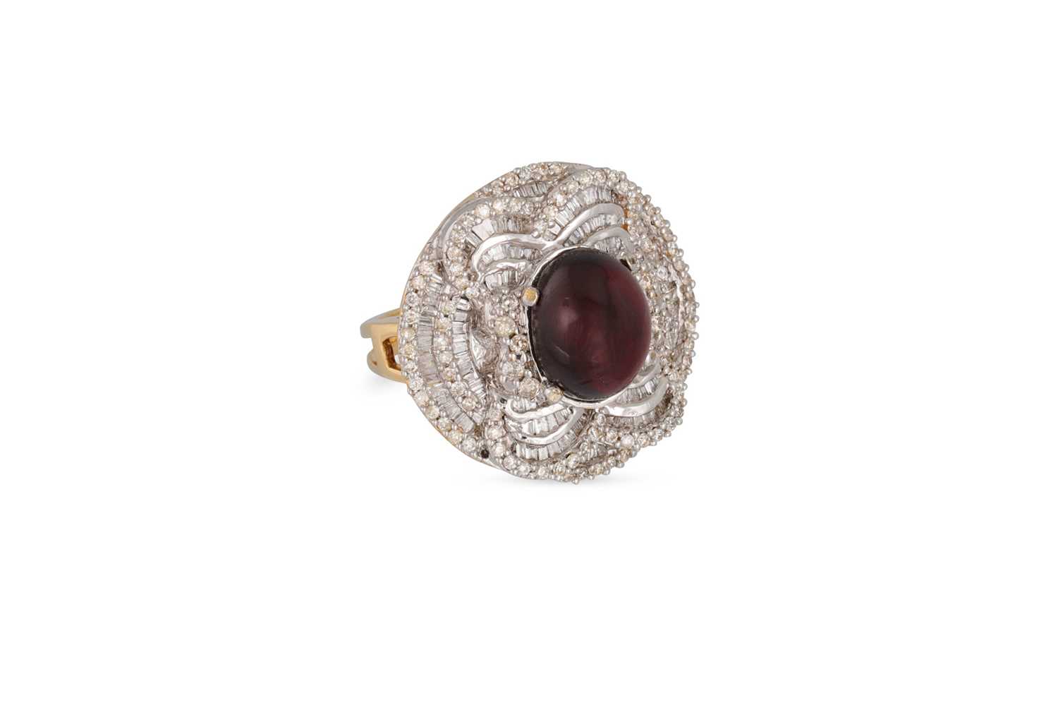 Lot 36 - A DIAMOND AND GARNET CLUSTER RING, the...