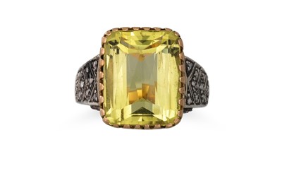 Lot 433 - A GREEN CITRINE AND DIAMOND DRESS RING,...