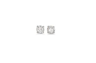 Lot 265 - A PAIR OF DIAMOND SOLITAIRE STUD EARRINGS, the...