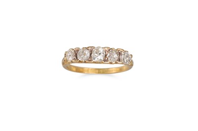 Lot 244 - AN ANTIQUE FIVE STONE DIAMOND RING, the old...