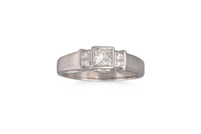 Lot 186 - A DIAMOND SOLITAIRE, RING, the princess cut...
