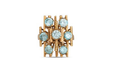 Lot 341 - A VINTAGE TOPAZ RING, to a textured 18ct gold...