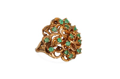 Lot 344 - A VINTAGE EMERALD SET CLUSTER RING, mounted in...