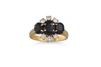 Lot 116 - A SAPPHIRE AND DIAMOND CLUSTER RING, the...