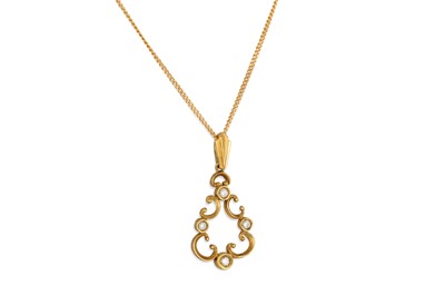 Lot 23 - A DIAMOND SET PENDANT, mounted in 9ct gold, on...