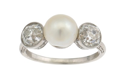 Lot 403 - AN ANTIQUE PEARL AND DIAMOND THREE STONE RING,...