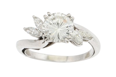 Lot 404 - A DIAMOND SOLITAIRE RING, of cross over design,...