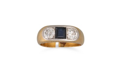 Lot 146 - AN ANTIQUE DIAMOND AND SAPPHIRE RING,...
