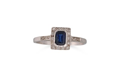 Lot 386 - A SAPPHIRE AND DIAMOND CLUSTER RING, the...