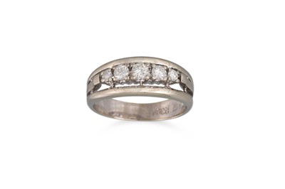 Lot 129 - A FIVE STONE DIAMOND RING, the old cut...