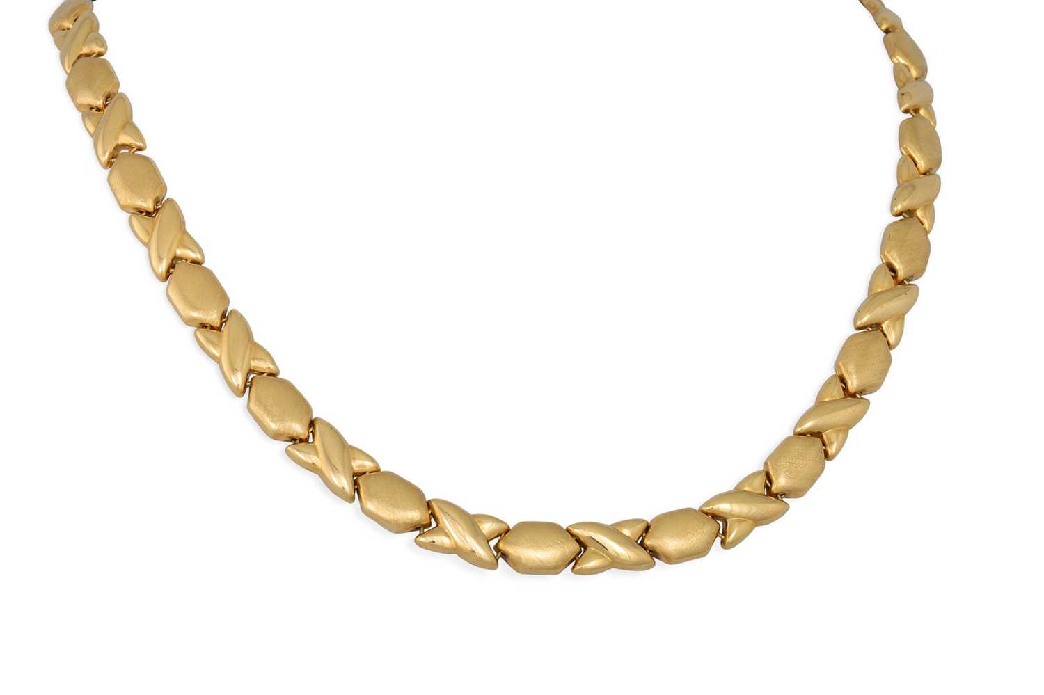 Lot 50 - A 14CT GOLD NECKLACE, of textured and x-shaped...