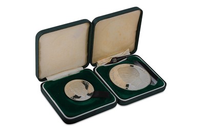 Lot 475 - A PAIR OF DE VALERA 1982 SILVER MEDALS, By...