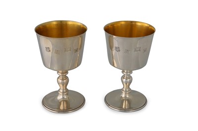 Lot 505 - A PAIR OF SILVER HALLMARKED GOBLETS, 287 g.