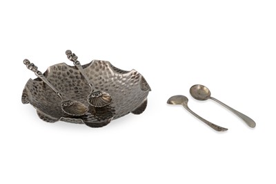 Lot 512 - A SILVER DISH, TWO SILVER MUSTARD SPOONS,...