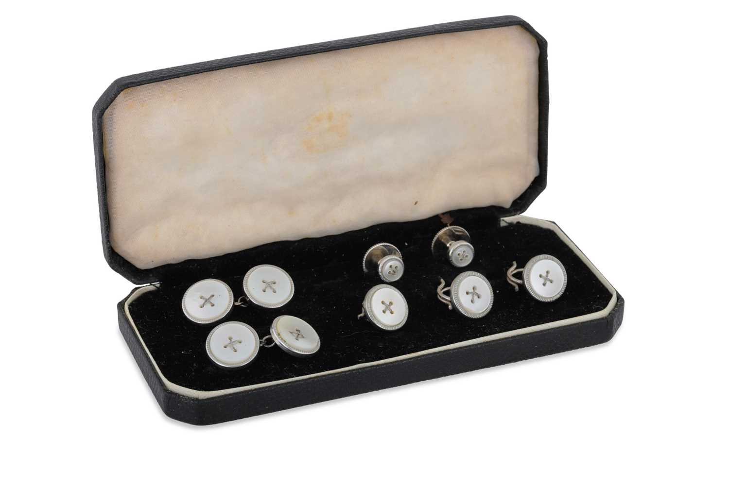 Lot 105 - A PAIR OF VINTAGE MOTHER OF PEARL CUFFLINKS &...