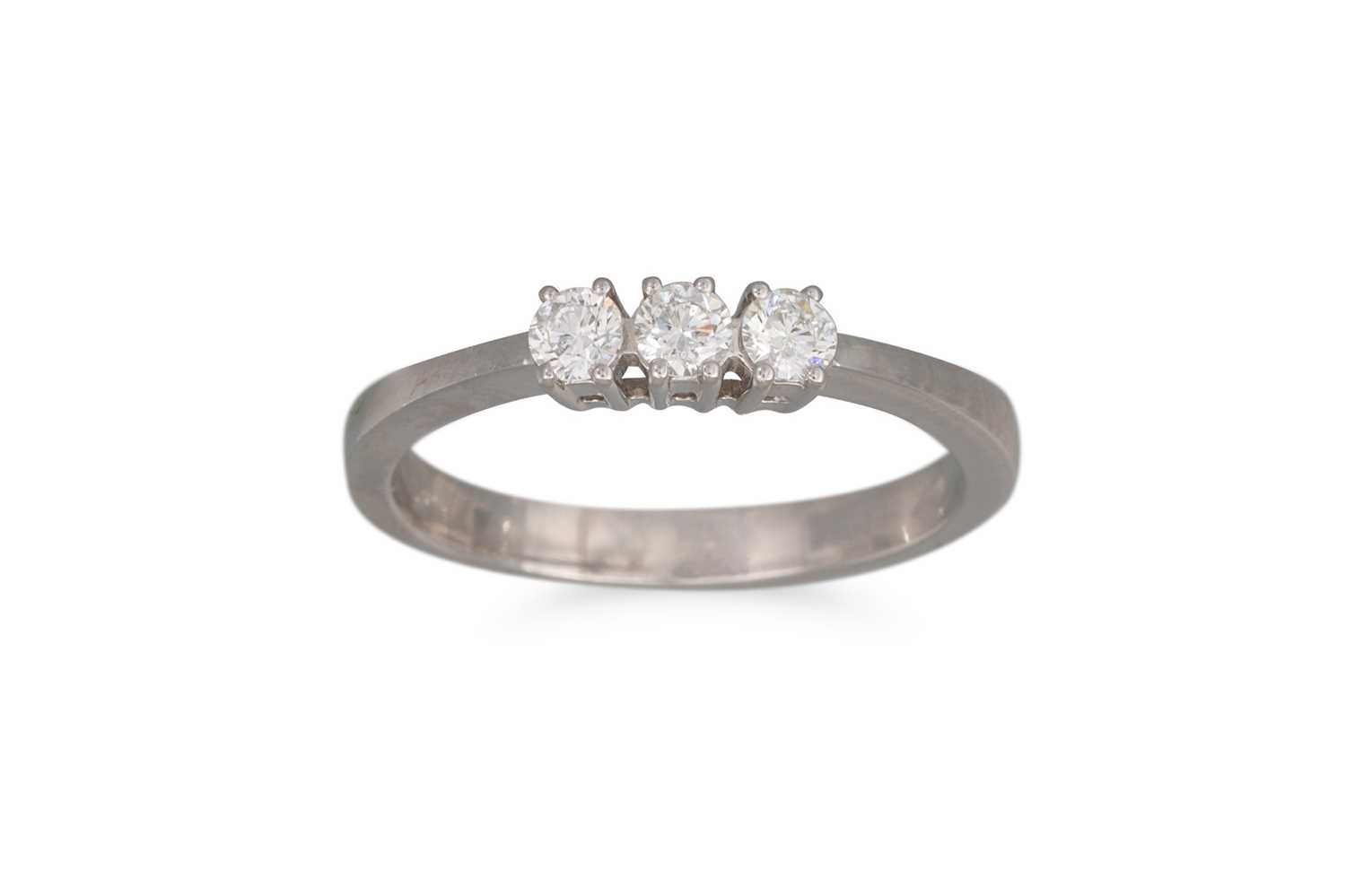 Lot 148 - A THREE STONE DIAMOND RING, mounted in 18ct...