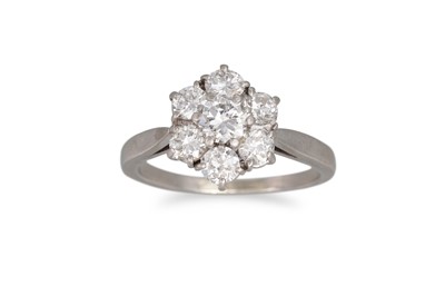 Lot 370 - A DIAMOND CLUSTER RING, set with old cut...