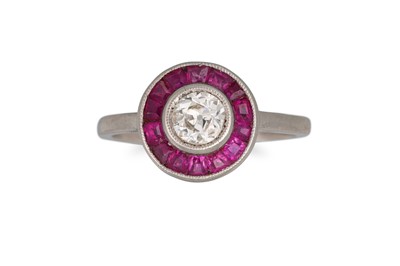 Lot 376 - AN ANTIQUE RUBY AND DIAMOND TARGET RING, the...