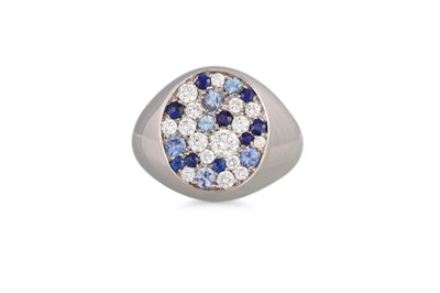 Lot 264 - A SAPPHIRE AND DIAMOND CLUSTER RING, Pavé set...