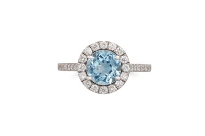 Lot 270 - AN AQUAMARINE AND DIAMOND CLUSTER RING, the...