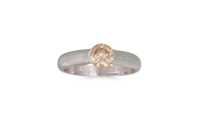 Lot 271 - A DIAMOND SOLITAIRE RING, the brilliant cut...