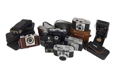 Lot 579 - A COLLECTION OF 15 CAMERAS, including an...