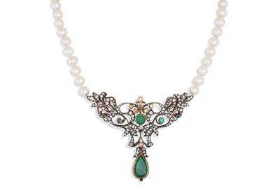 Lot 332 - A PEARL, EMERALD AND DIAMOND NECKLACE, the...