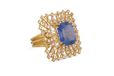 Lot 208 - A SAPPHIRE AND DIAMOND CLUSTER RING, the step...
