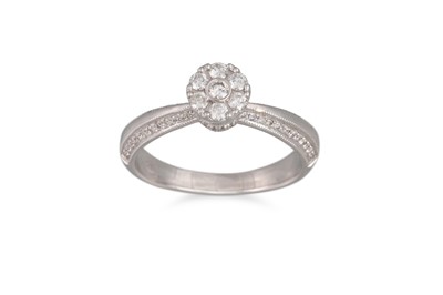 Lot 211 - A DIAMOND CLUSTER RING, the brilliant cut...