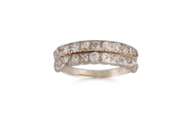 Lot 189 - AN ANTIQUE TWO ROWED DIAMOND RING, old cut...
