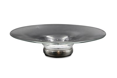 Lot 507 - A MODERN CONTEMPORARY CIRCULAR GLASS BOWL/DISH,...