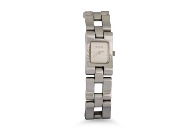 Lot 424 - A LADY'S STAINLESS STEEL GUCCI WRISTWATCH,...