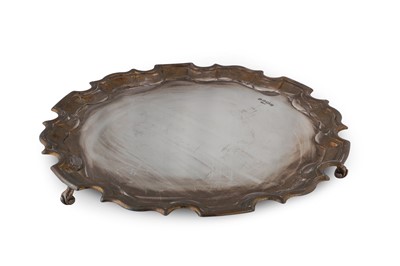 Lot 532 - A LARGE MODERN CIRCULAR SILVER TRAY, on three...