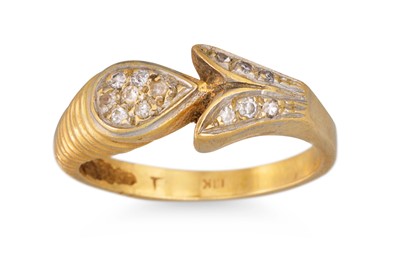 Lot 70 - A DIAMOND SET CLUSTER RING, mounted in gold,...