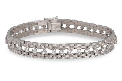 Lot 221 - A VINTAGE DIAMOND BRACELET, the centre line of...