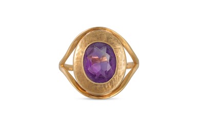 Lot 385 - AN AMETHYST RING, mounted in gold, size S