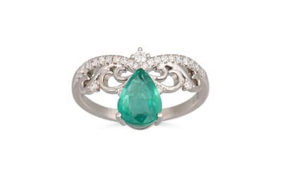 Lot 234 - AN EMERALD AND DIAMOND RING, the pear shaped...