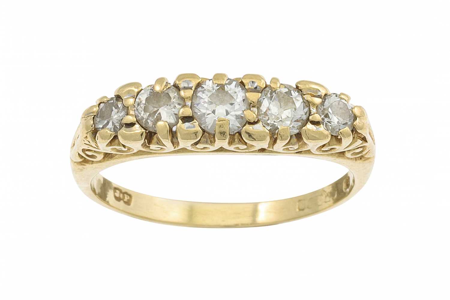 Lot 342 - AN ANTIQUE FIVE STONE DIAMOND RING, the oval...