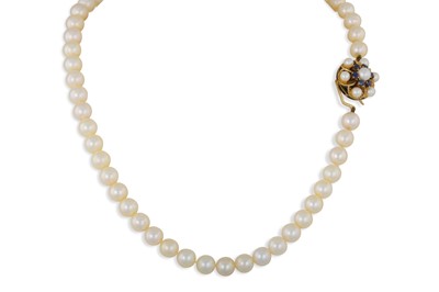 Lot 367 - A SET OF VINTAGE CULTURED PEARLS, to a...