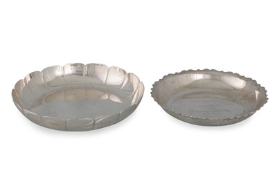 Lot 538 - A MODERN IRISH SILVER SMALL STRAWBERRY DISH,...