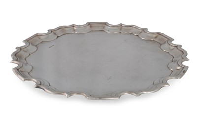 Lot 540 - A MODERN HEAVY SILVER CIRCULAR SALVER, ca 12"...