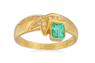 Lot 20 - AN EMERALD AND DIAMOND RING, mounted in 18ct...