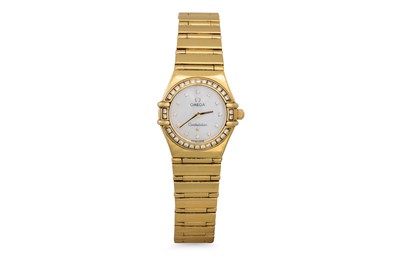 Lot 370 - A LADY'S OMEGA CONSTELLATION WRISTWATCH, in...