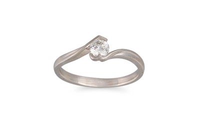 Lot 116 - A DIAMOND SOLITAIRE RING, the brilliant cut...