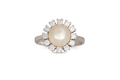 Lot 117 - A PEARL AND DIAMOND CLUSTER RING, the central...