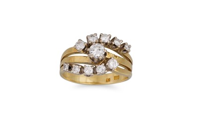 Lot 295 - A DIAMOND CLUSTER RING, set with brilliant cut...